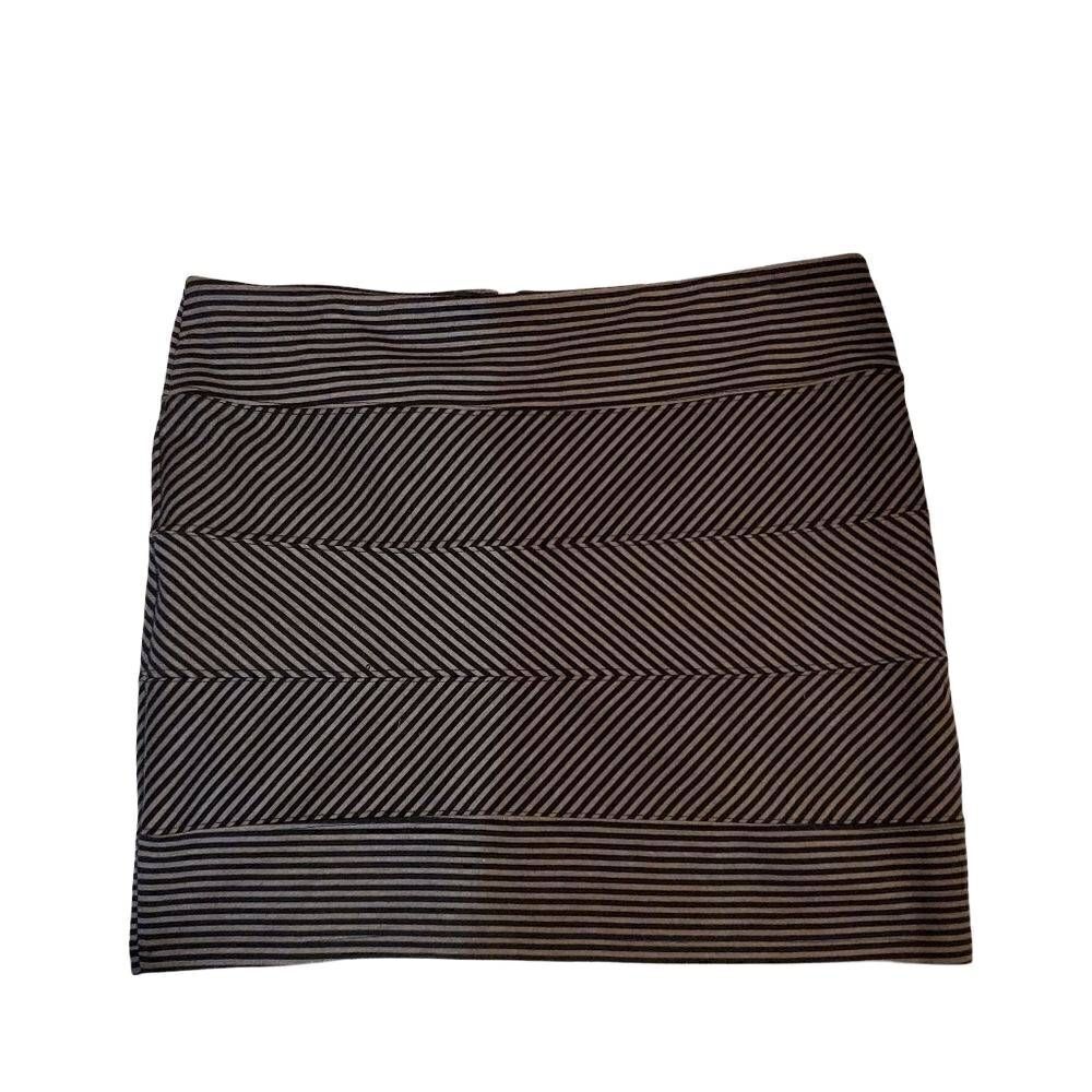 Nollie Ladies Size XL Black Gray Patterned Bandage Mini Skirt